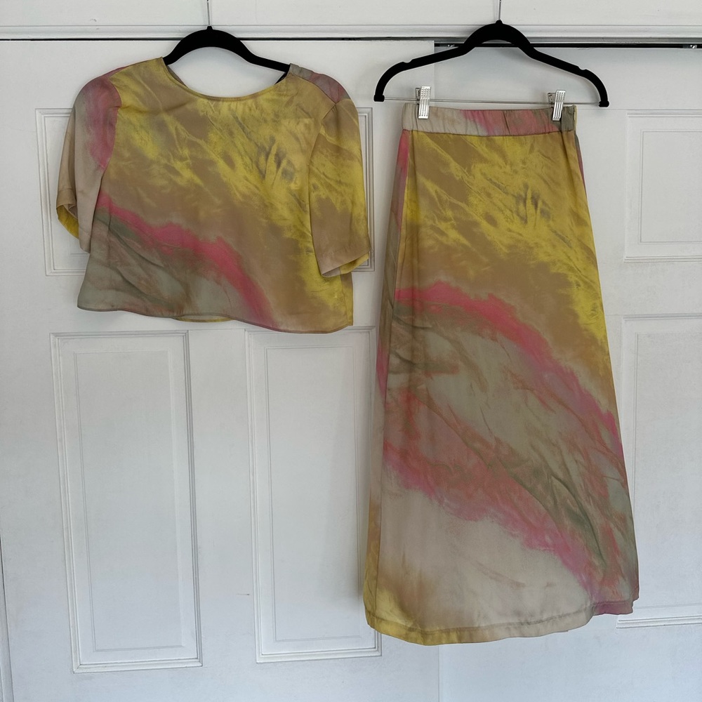 Zara tie die skirt & shirt set! So cute. Top size s bottom Xs.